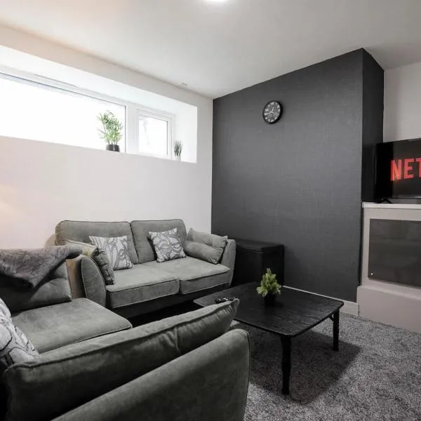 Bartlam Place, Sleeps 6, Central Oldham - By NMB Property，位于奥尔德姆的酒店