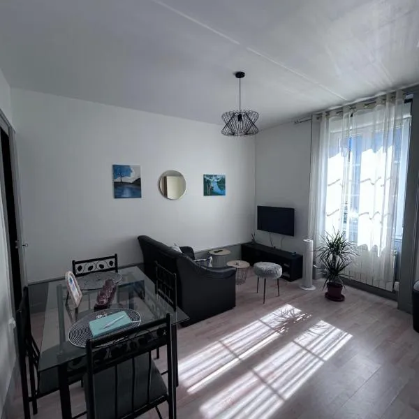 L azur Jurassien séjour chaleureux dans le Jura，位于圣克洛德的酒店