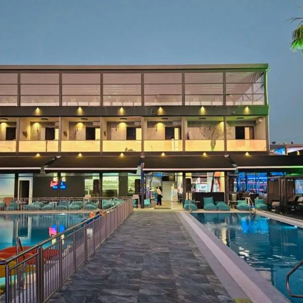 Parrot Papagalakia 109，位于萨拉米斯的酒店