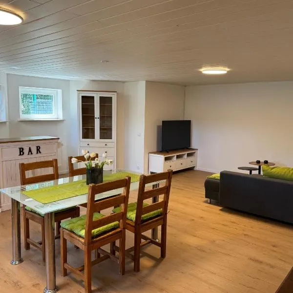 Große Wohnung am Segelflugplatz，位于马尔平根的酒店