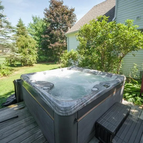 Spacious Country Home, Hot Tub, Fire Pit, Deck，位于Sidney的酒店