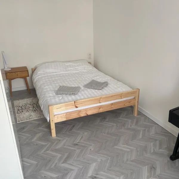 Next door airport apartmens，位于卡梅拉瓦的酒店