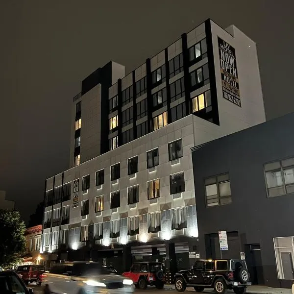 LIV Hotel Bronx GRAND OPENING，位于布朗克斯的酒店