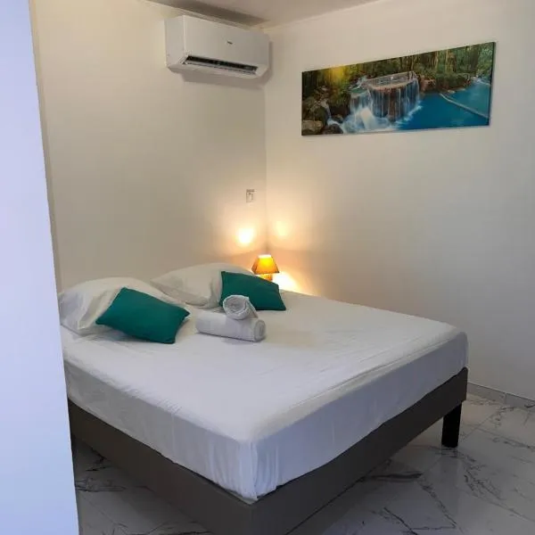 Le Nid Tropical - T2 Climatisé - Proche du centre，位于Saint-Joseph的酒店