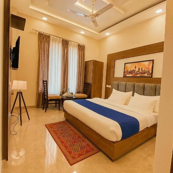 Hotel Woodlark Zirakpur II A Peaceful Stay I Travelers Choice I Best for Family and Group，位于钱德加尔的酒店