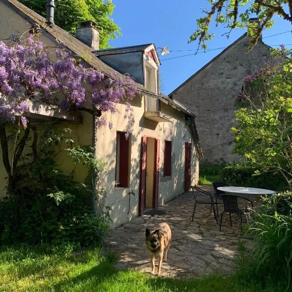 Lovely rural and quiet farmhouse with natural swimming lake，位于Parsac的酒店