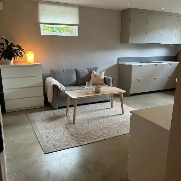 Apartment in central Mölnlycke!，位于莫伦莱克的酒店