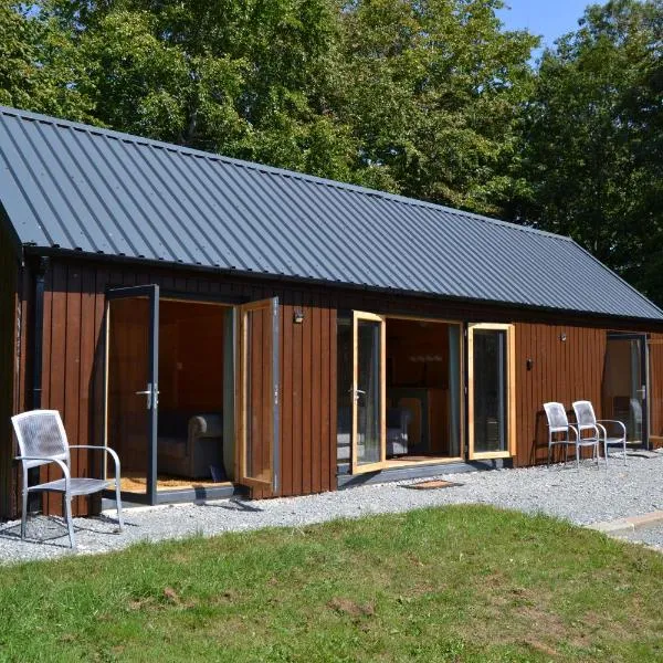 Oak Cabin - Wild Escapes Wrenbury off grid glamping - ages 12 and over，位于Baddiley的酒店