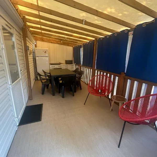 mobil home numéro 76，位于吉伦特河畔梅谢尔的酒店