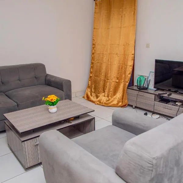Appartement 2 chambres 1 salon à 15mn aéroport plage，位于科托努的酒店