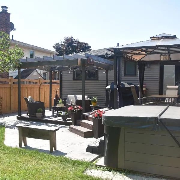 Cozy Suite with HOT TUB & Highspeed Internet，位于格里姆斯比的酒店