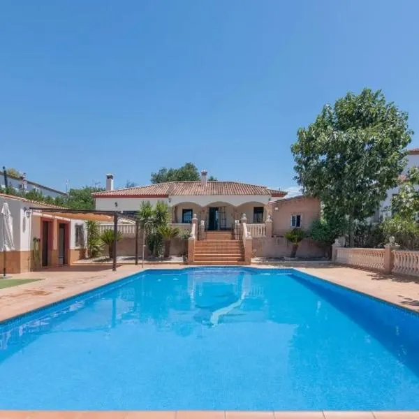 VILLA DURÁN ESTEBAN，位于Cantillana的酒店