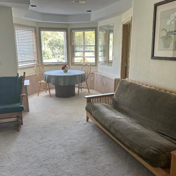 Quiet Back Garden View Apartment，位于西雅图的酒店