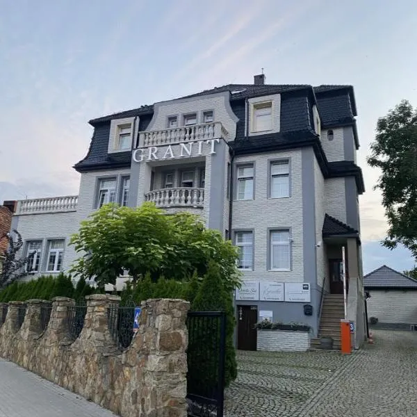 Hotel Granit，位于斯切戈姆的酒店