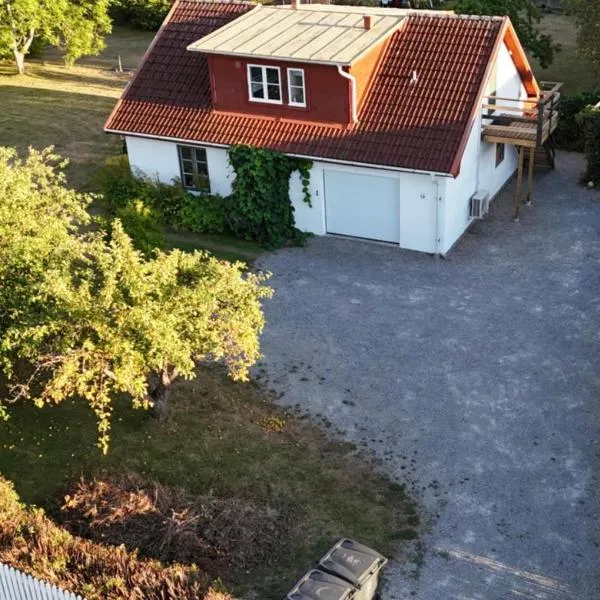 Private & Secluded Apartment in Mörrum - with Parking, Wi-Fi & Secluded Outdoor Area，位于Mörrum的酒店