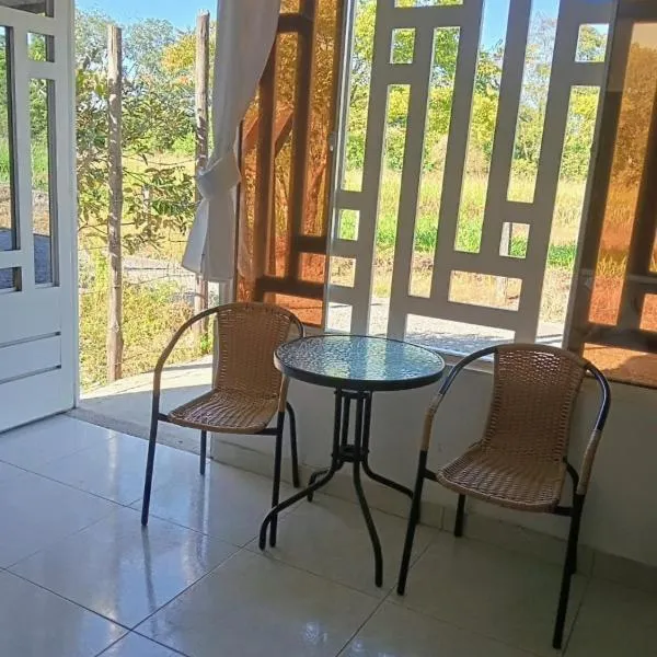 apartamento tranquilo rodeado de zonas verdes，位于阿卡西亚斯的酒店