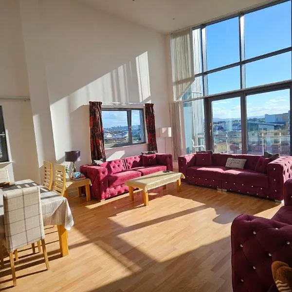Penthouse Ocean View Luxury Penthouse,位于爱丁堡的酒店