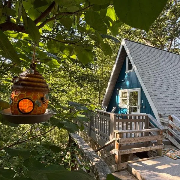 Bluebird Cabin - Cozy A-Frame Retreat，位于Mount Jackson的酒店