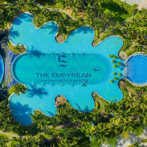 The Empyrean Cam Ranh Beach Resort，位于金兰的酒店