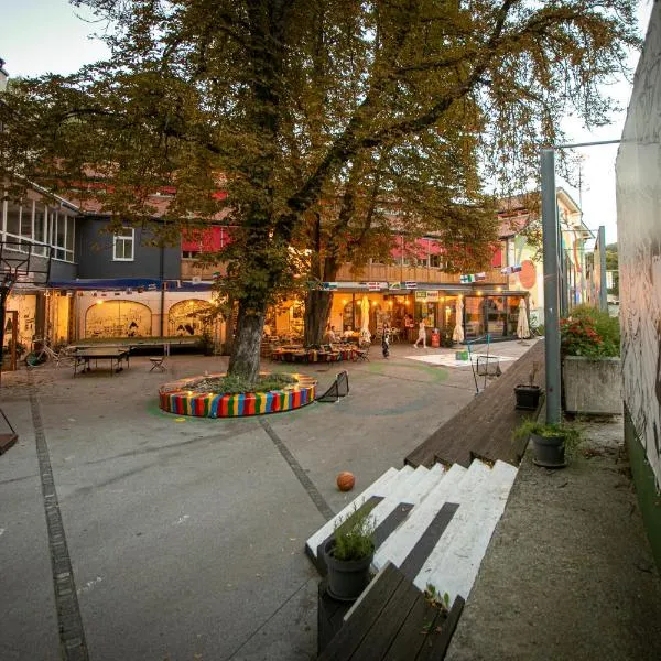 MCC旅馆，位于采列的酒店