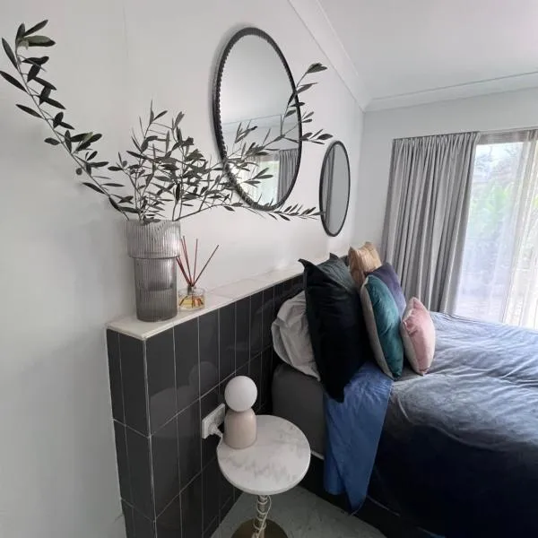 Sophisticated Spacious Self Contained Studio，位于布里斯班的酒店