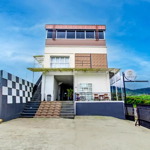 Capital O Sudirto Villa Dan Homestay Dieng，位于Batur的酒店