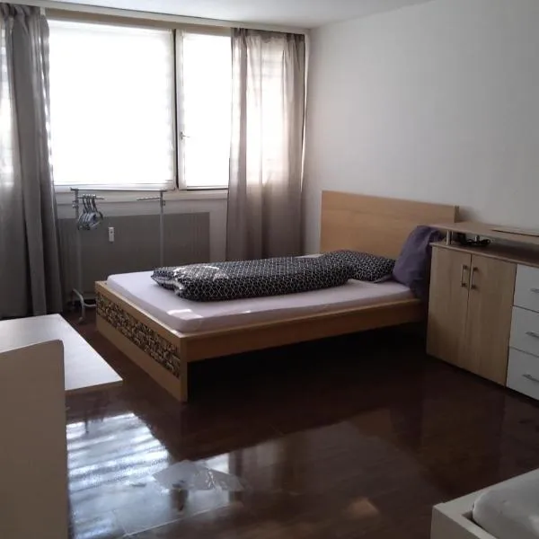 Monteurwohnung 14 Hoffmann，位于海尔布隆的酒店