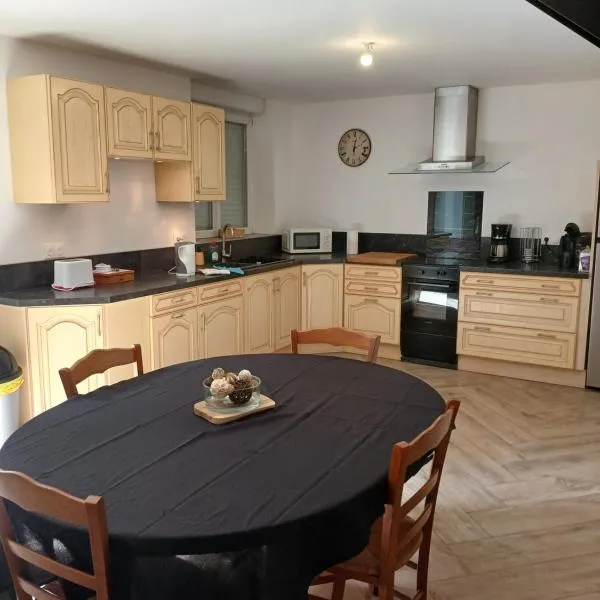 Maison de charme，位于Saint-Symphorien-des-Monts的酒店