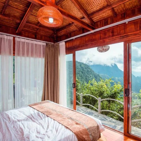 Heaven Gate Hotel O Quy Ho，位于老街市的酒店