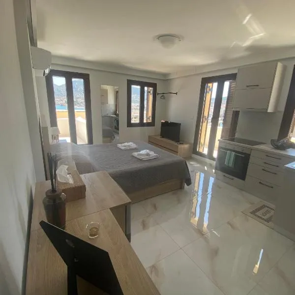 Unique Penthouse with Mytilene View - Port Apartments，位于米蒂利尼的酒店