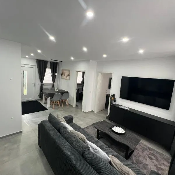 Schöne 3-Zimmer-Wohnung mit Klima am Stadtrand von Berlin，位于布兰肯费尔德的酒店