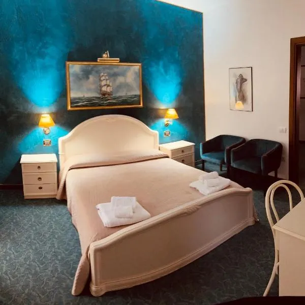 Hotel Rey's，位于蒙特格罗托泰梅的酒店