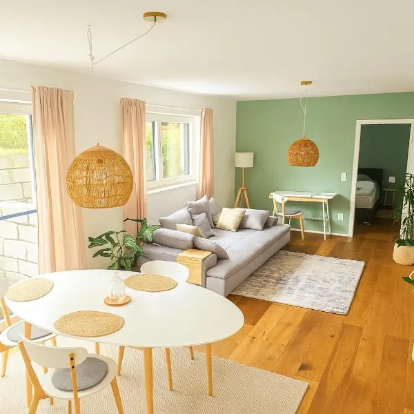 RuheTraum 80 - Design-Apartment，位于Bruckberg的酒店
