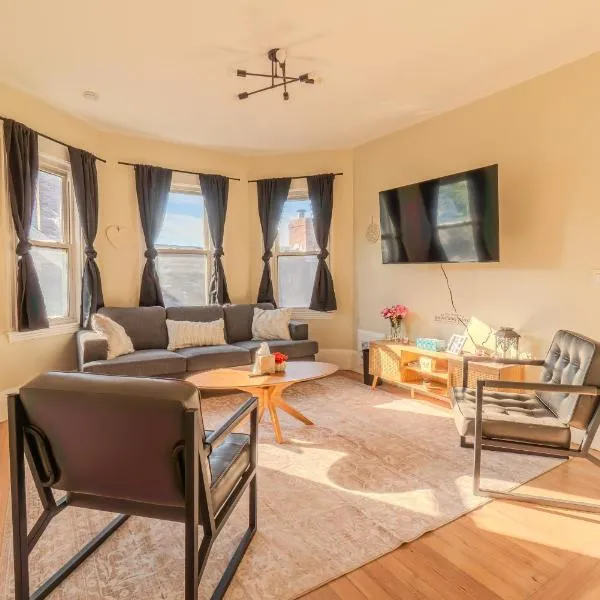 LUXE 4BDR2BA Near Boston- T-Station & Encore Casino，位于萨默维尔的酒店