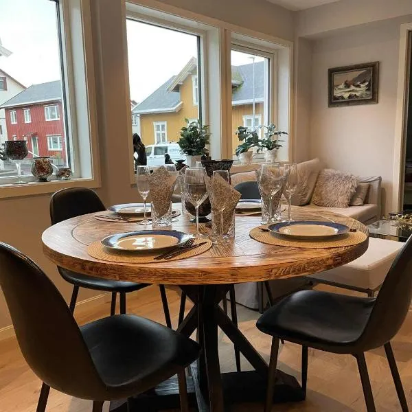 Flott moderne leilighet meget sentralt i vakre Sørbyen i Brønnøysund for inntil 5 pers，位于布伦讷于松的酒店