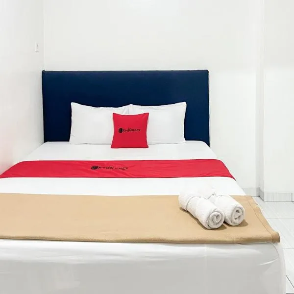 RedDoorz at Vall Guest House Balikpapan，位于巴厘巴板的酒店