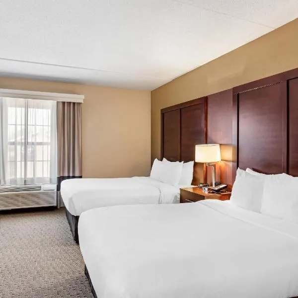 Comfort Suites State College near Penn State - Steps Away from PSU!，位于州学院的酒店