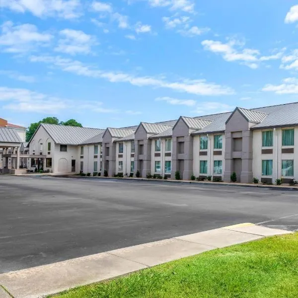 Comfort Inn Petersburg Fort Lee Area，位于彼得斯堡的酒店