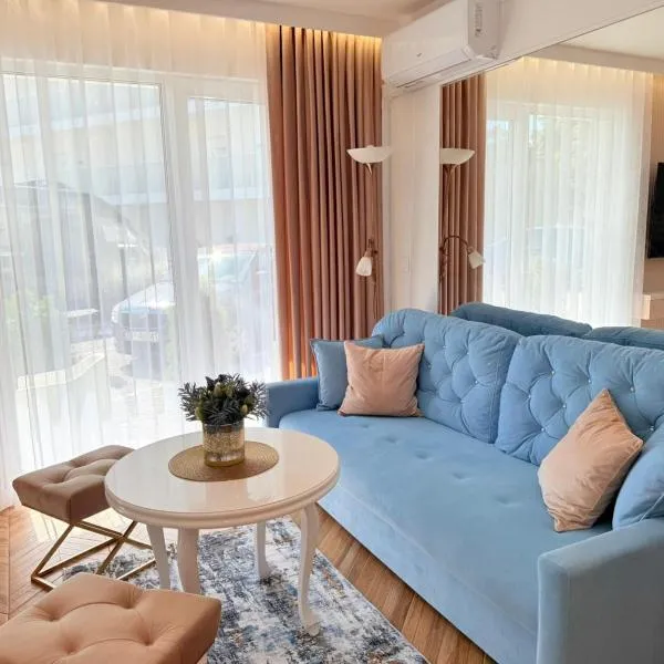 Apartament Holiday Aqua Crystal，位于里沃的酒店