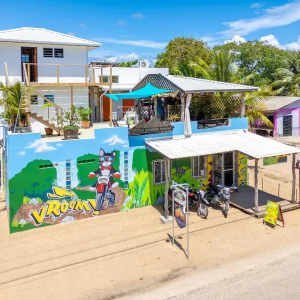 Crash Pad Adventure Hostel，位于霍普金斯的酒店
