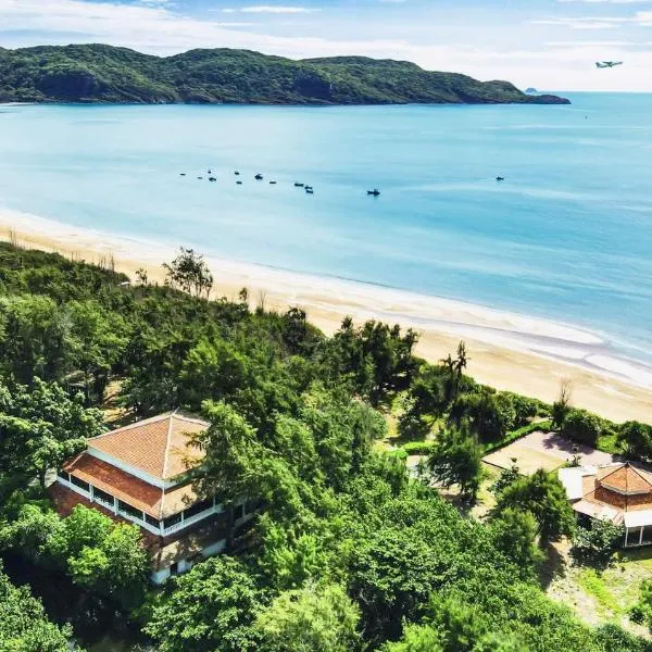 鲍罗神鹰精品温泉度假村，位于昆岛的酒店