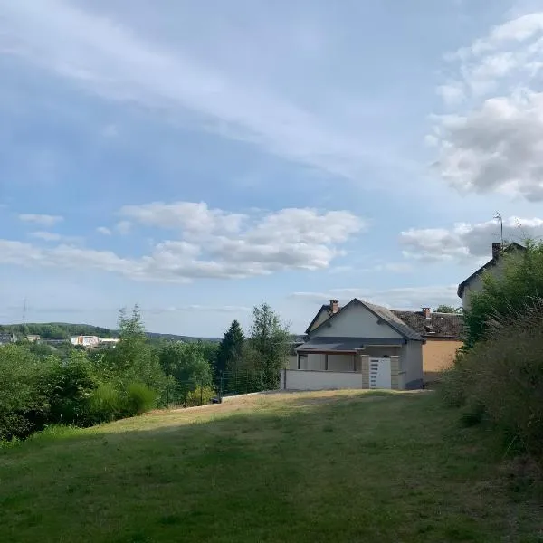 Maison calme & paisible avec vue，位于希农堡的酒店