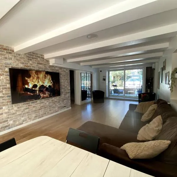 Maison Lyon-Bron Eurexpo - Stadium Groupama，位于布隆的酒店