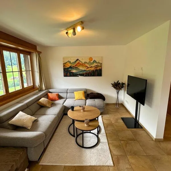 Apartment with Balcony & Mountain View，位于Küblis的酒店