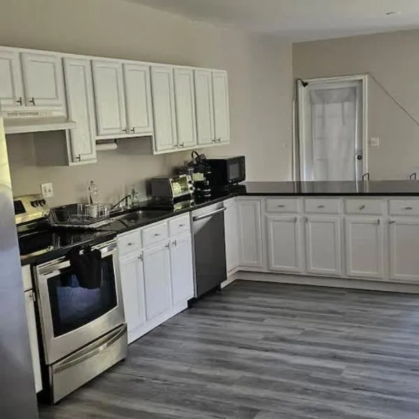 Private Apt In Southfordsouthbury，位于绍斯伯里的酒店