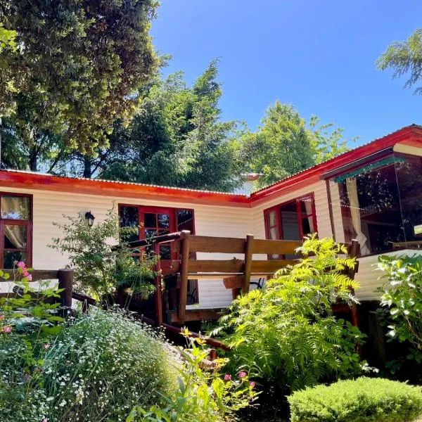 Exquisita Cabaña familiar a minutos del Lago Caburgua y Pucón，位于卡布尔瓜的酒店