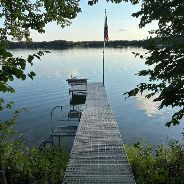 Restful Retreat on the Lake - Natural and Peaceful，位于Battle Lake的酒店