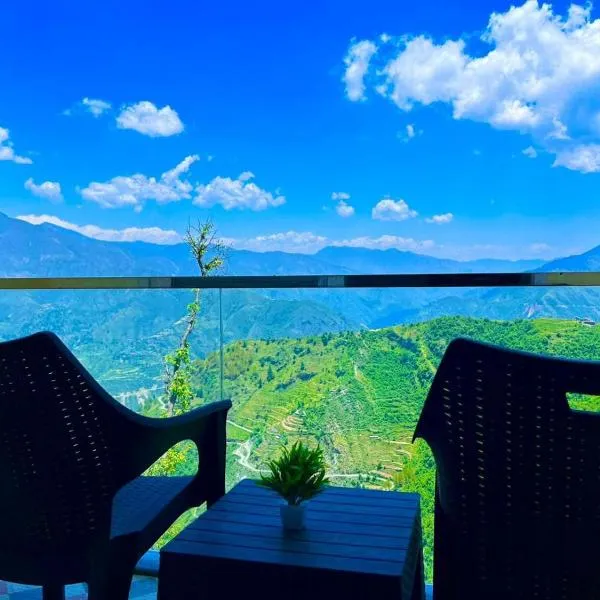 Pinerock Resort ! Luxury! Mountain View! Open Terrace ! Cafeteria，位于穆索里的酒店