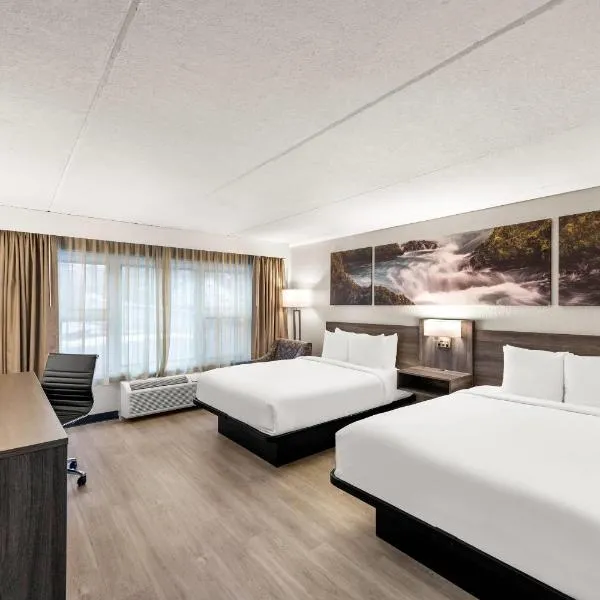 Clarion Pointe Rhinelander Downtown，位于Rhinelander的酒店