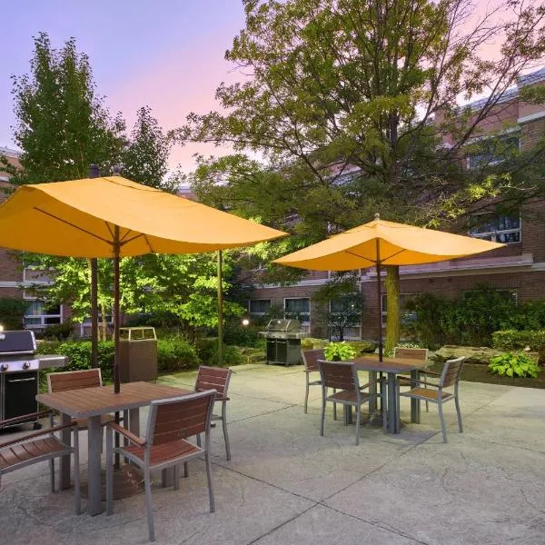 米西索加机场企业中心万豪广场套房酒店，位于米西索加的酒店